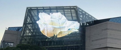 蘇州龍湖時代天街玻璃幕墻LED顯示屏